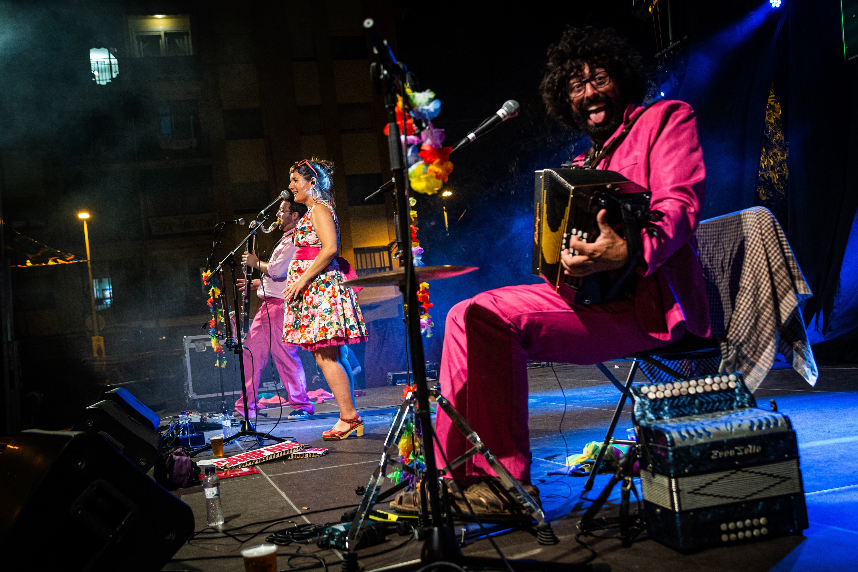 Sants s'omple de música