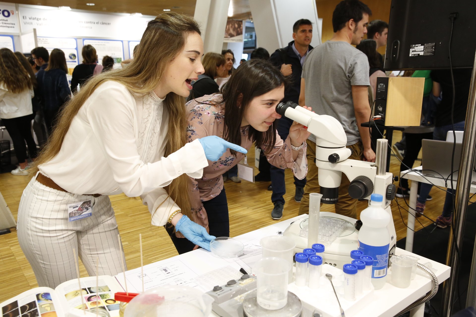 Fira Recerca en Directe: los científicos okupan el CosmoCaixa con sus laboratorios