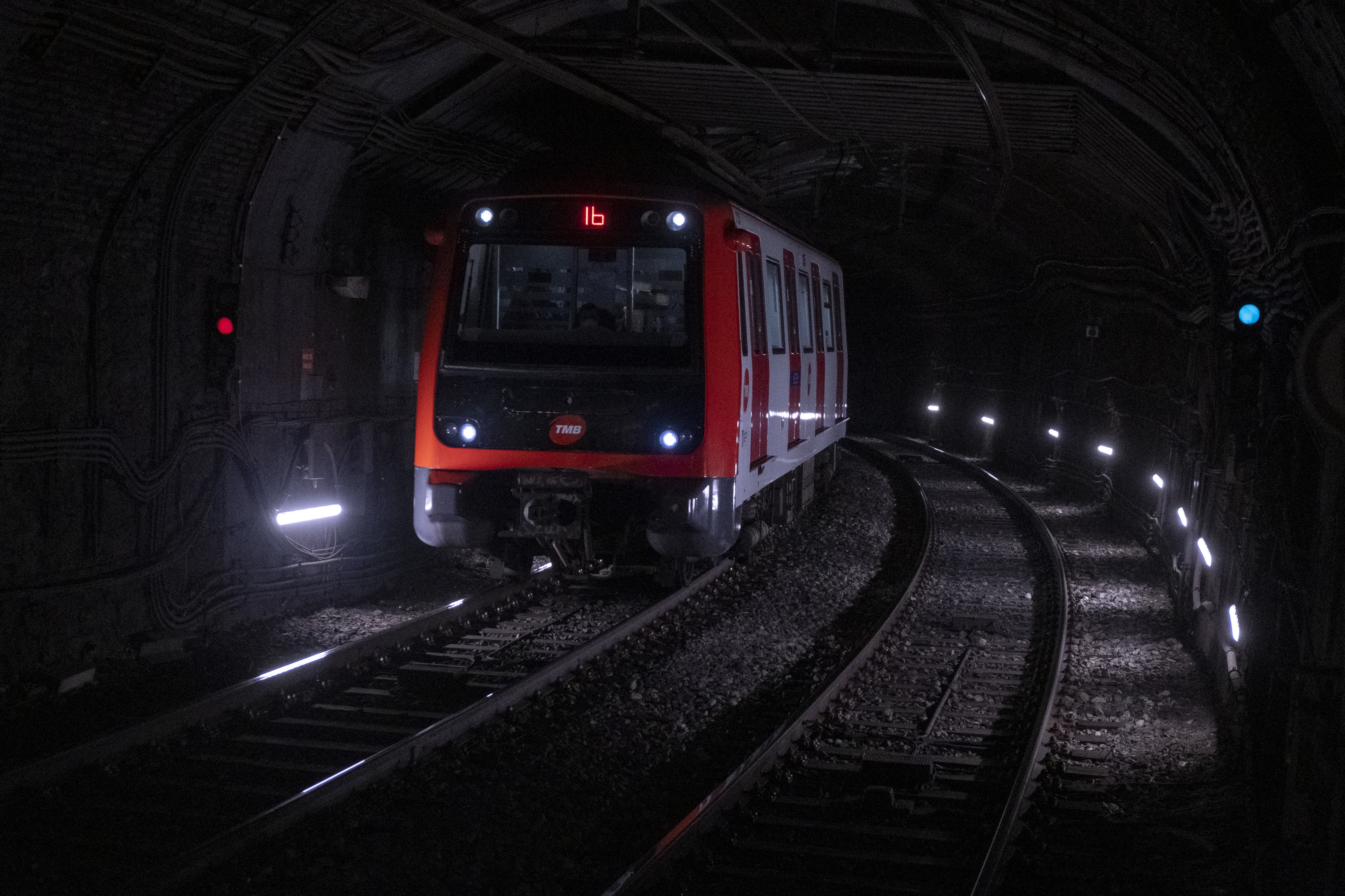 Interrumpida la L4 del metro por una incidencia entre Barceloneta i Passeig de Gràcia
