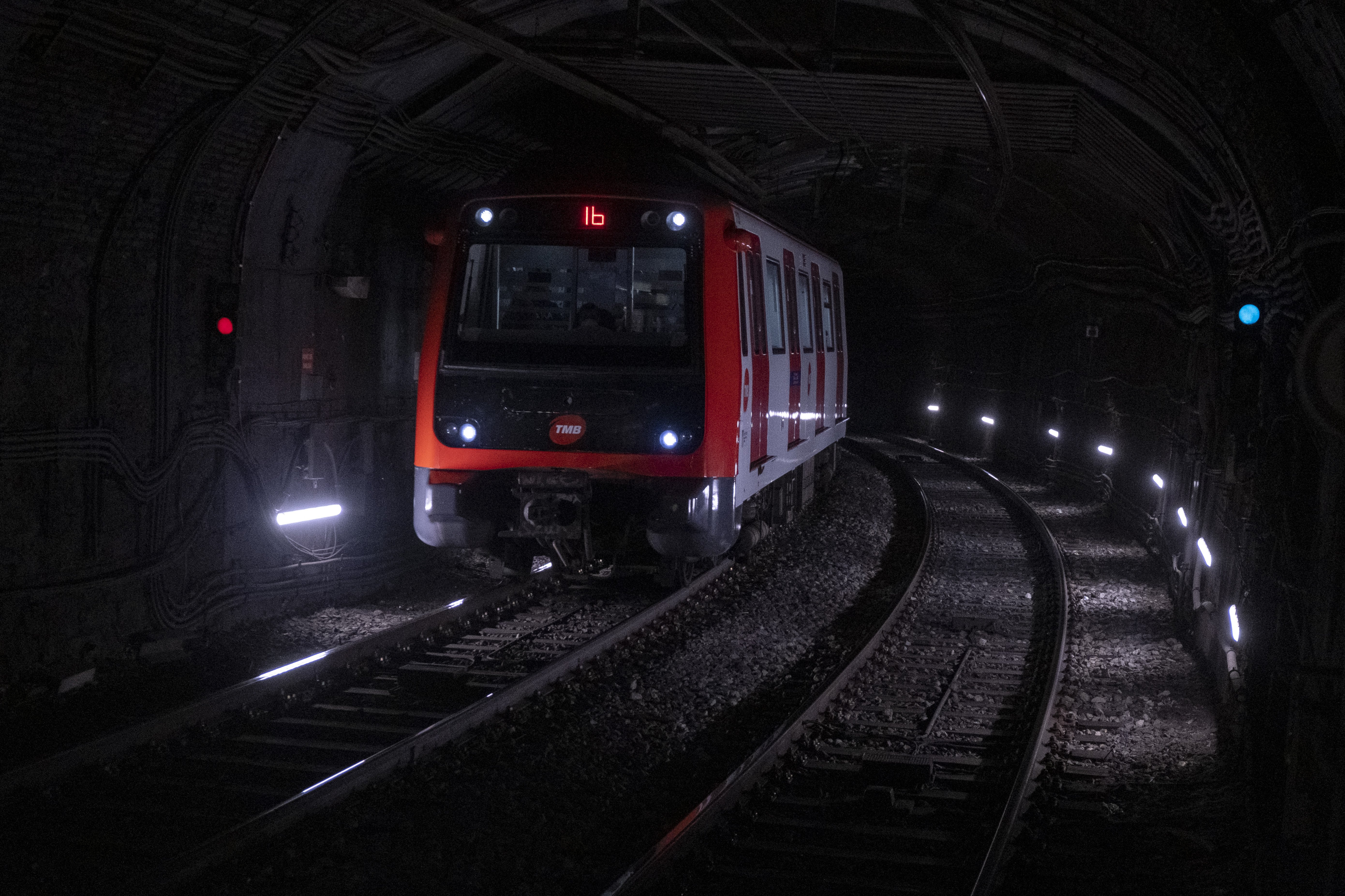 Interrompuda l'L4 del metro per una incidència entre Barceloneta i Passeig de Gràcia