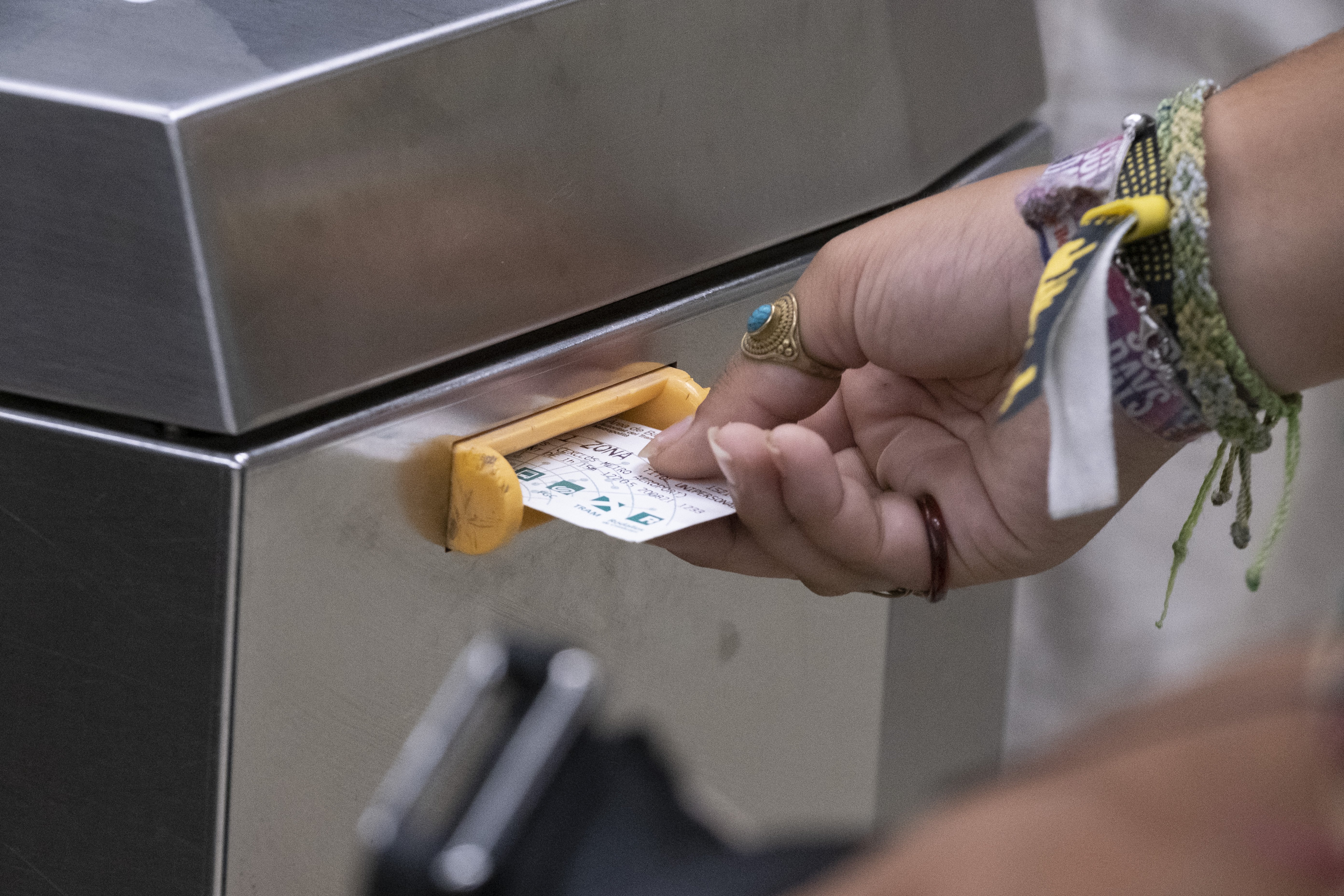 9 de cada 10 dones joves, assetjades al transport públic de Barcelona