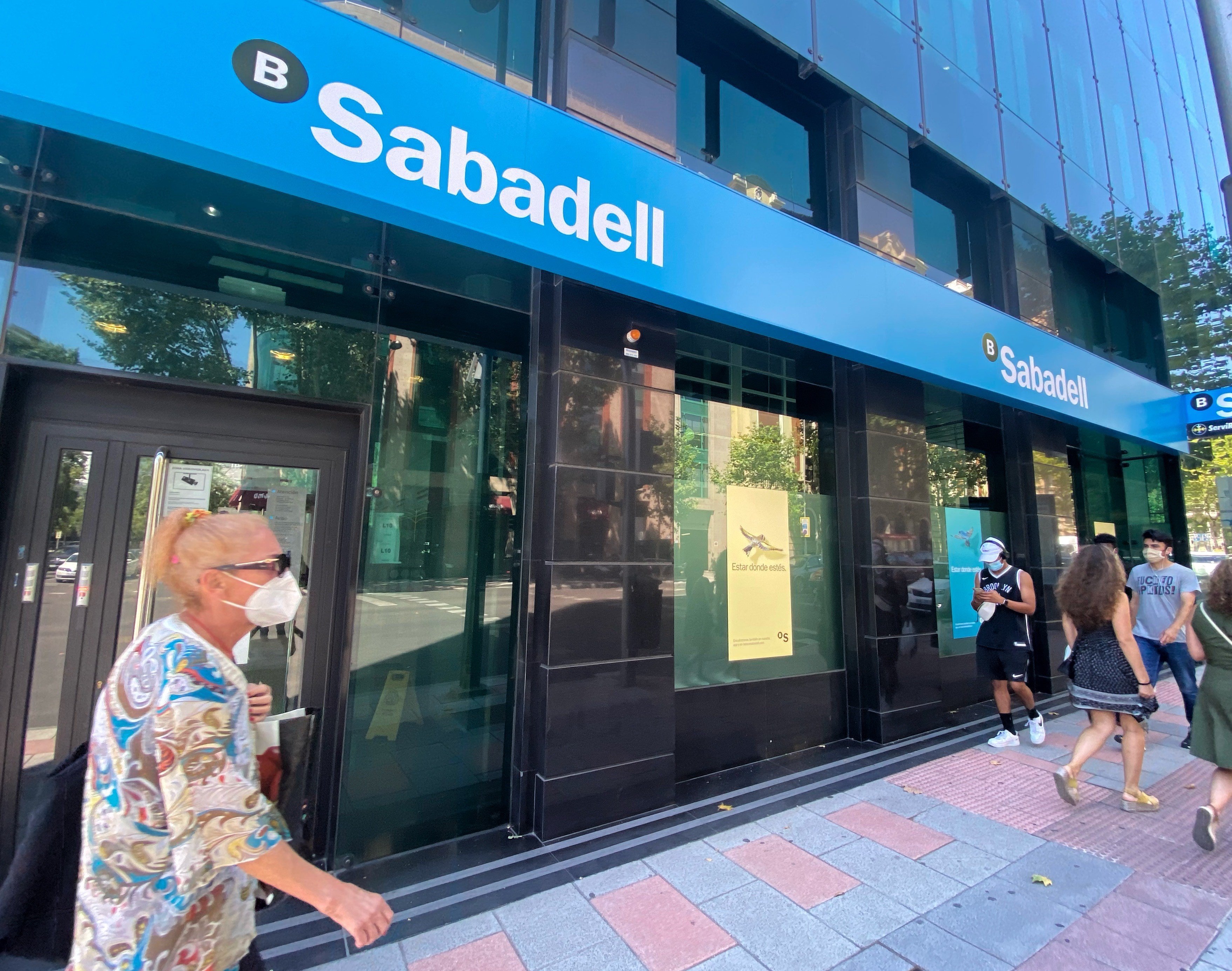 El 86% de los afectados por el ERE del Banco Sabadell serán de las oficinas
