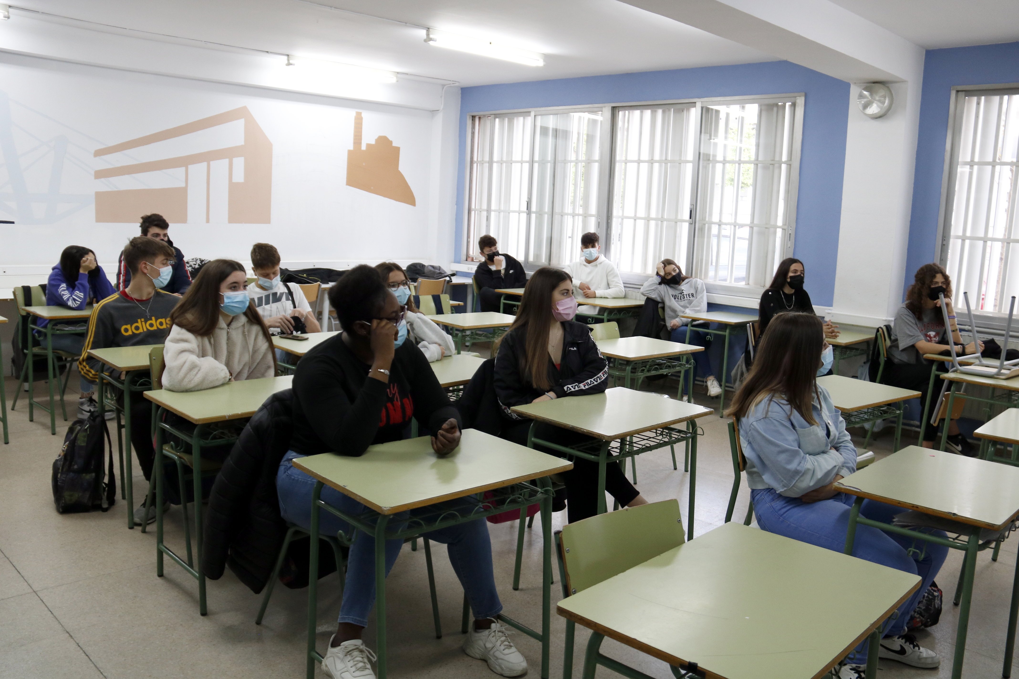 Catalan students with both Covid jabs won't isolate if classmates test positive