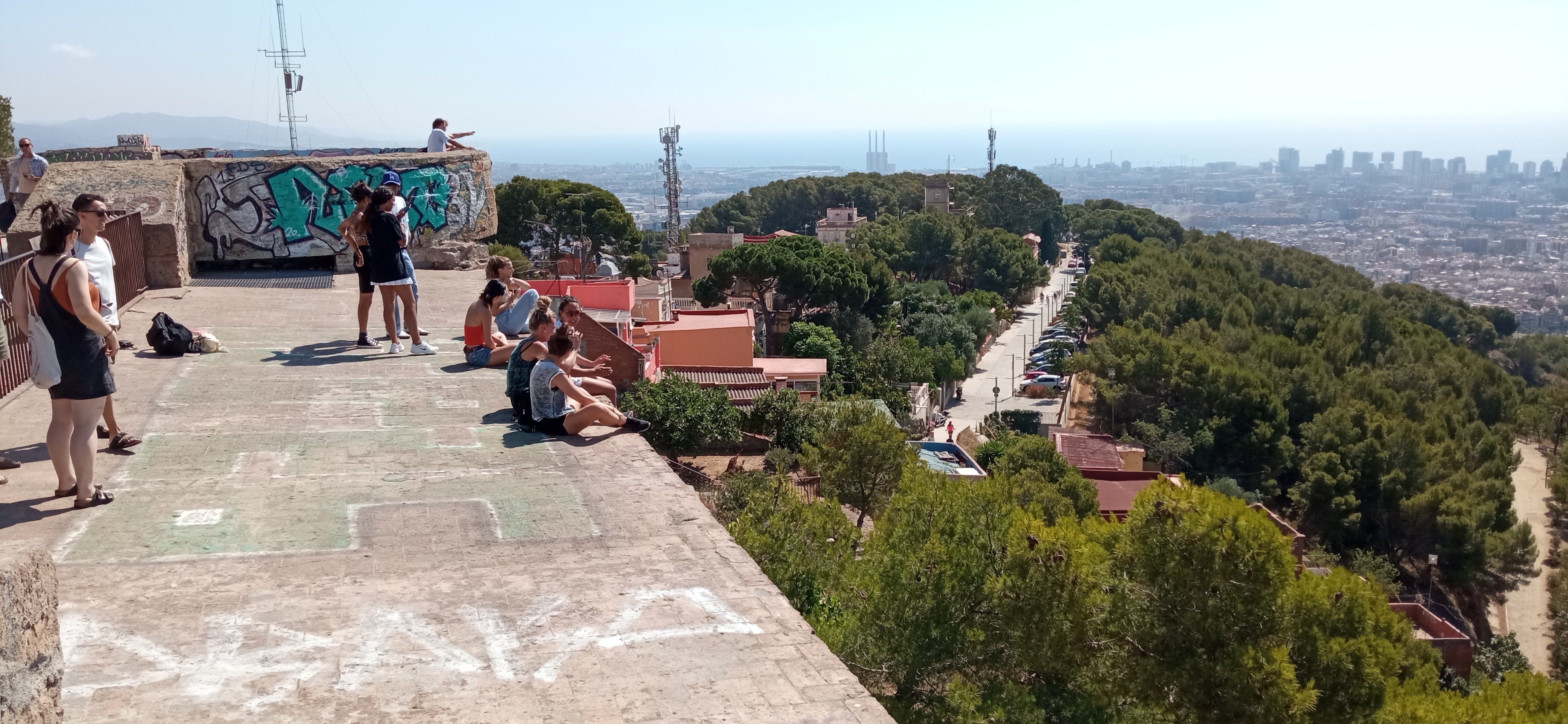 El Ayuntamiento de Barcelona reacciona tarde al conflicto de masificación turística del Carmel