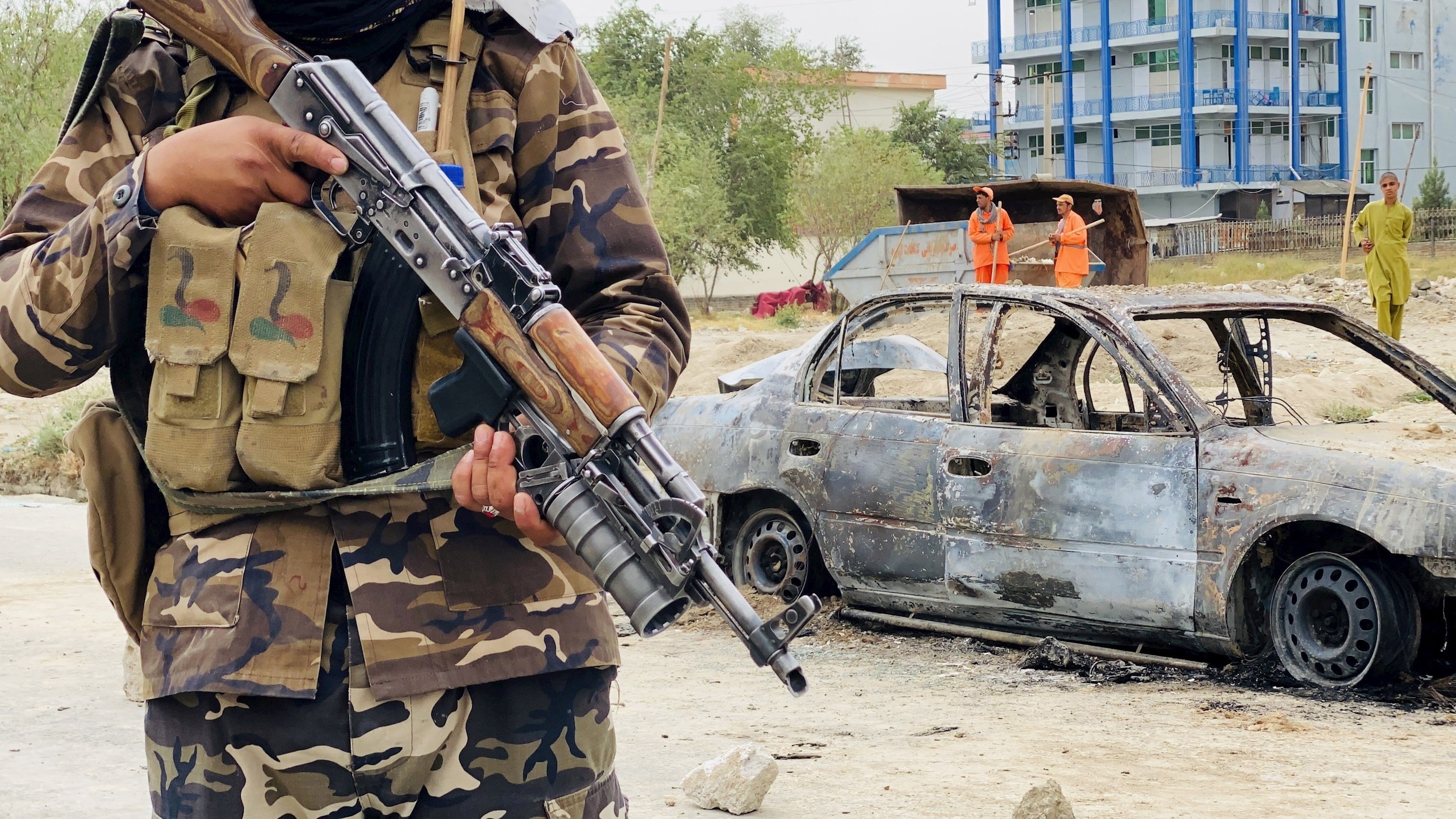 Decenas de heridos por una explosión en una mezquita de Kabul