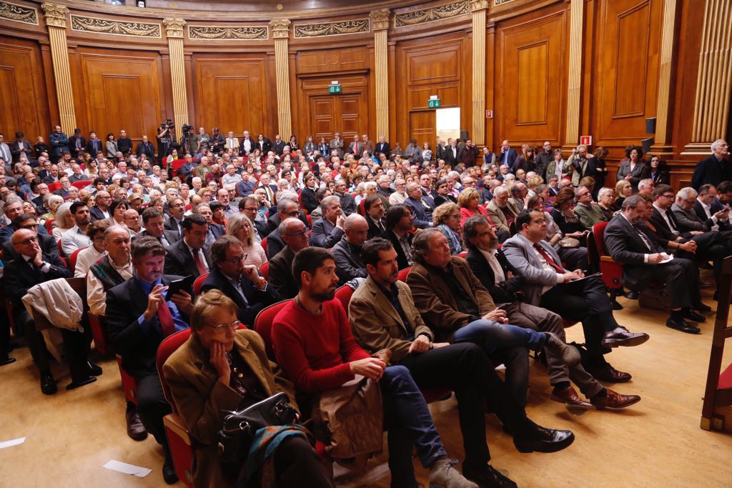 Juristes catalans presenten un manifest pel referèndum