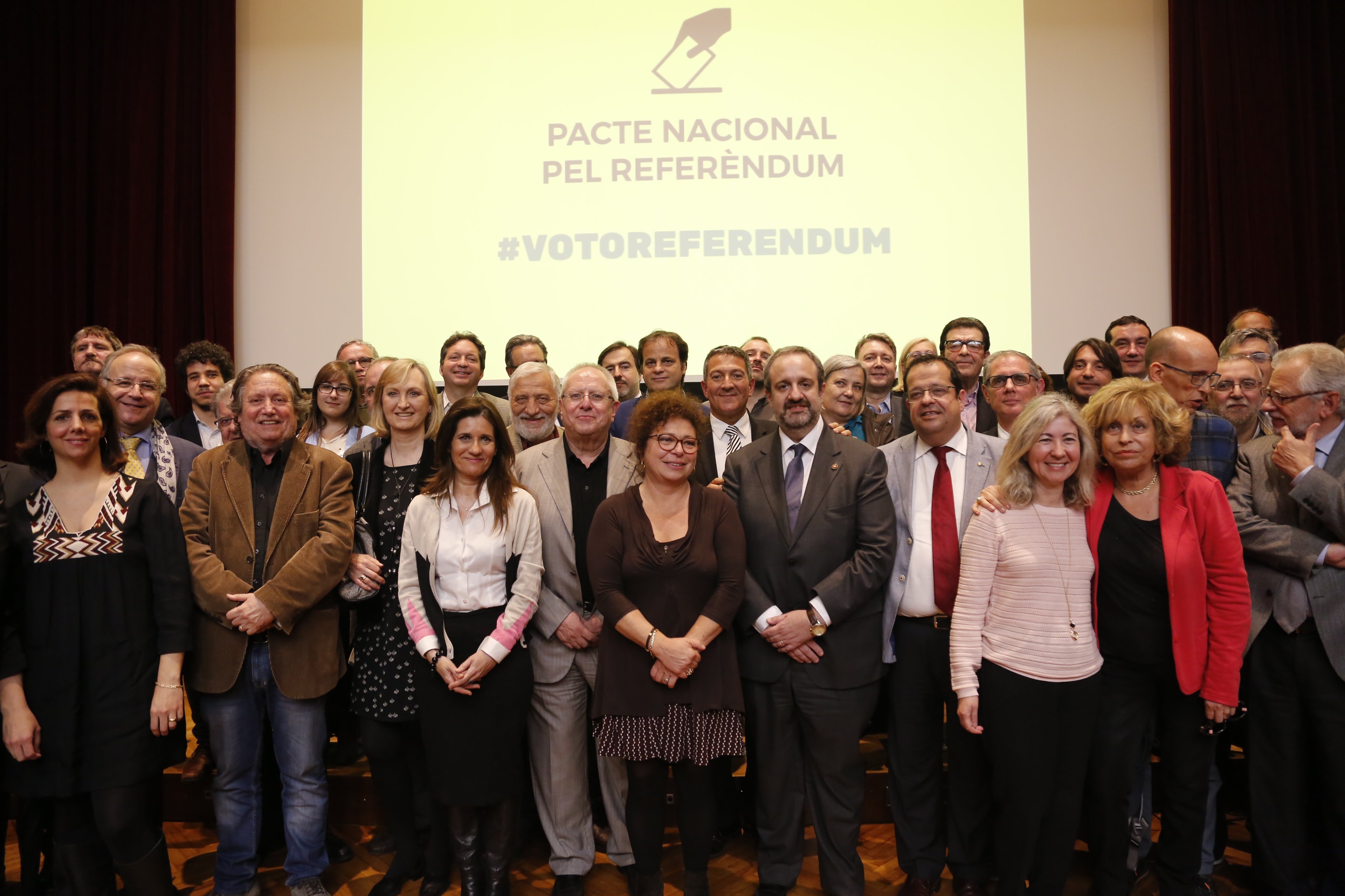 Más de 600 juristas catalanes afirman que el referéndum "no sólo es legítimo sino también legal"