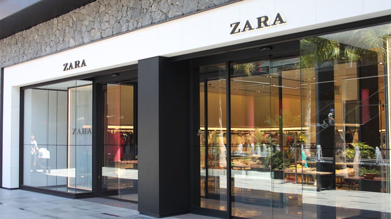 La norma de no comprar res fora de rebaixes ens la saltem per la nova caçadora de Zara