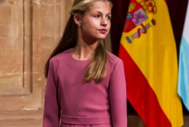 Zara tiene la parca verde militar con la que la princesa Leonor causó furor en el College de Gales