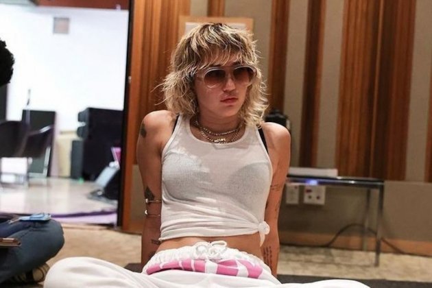 Miley Cyrus en un descanso de las grabaciones INSTAGRAM