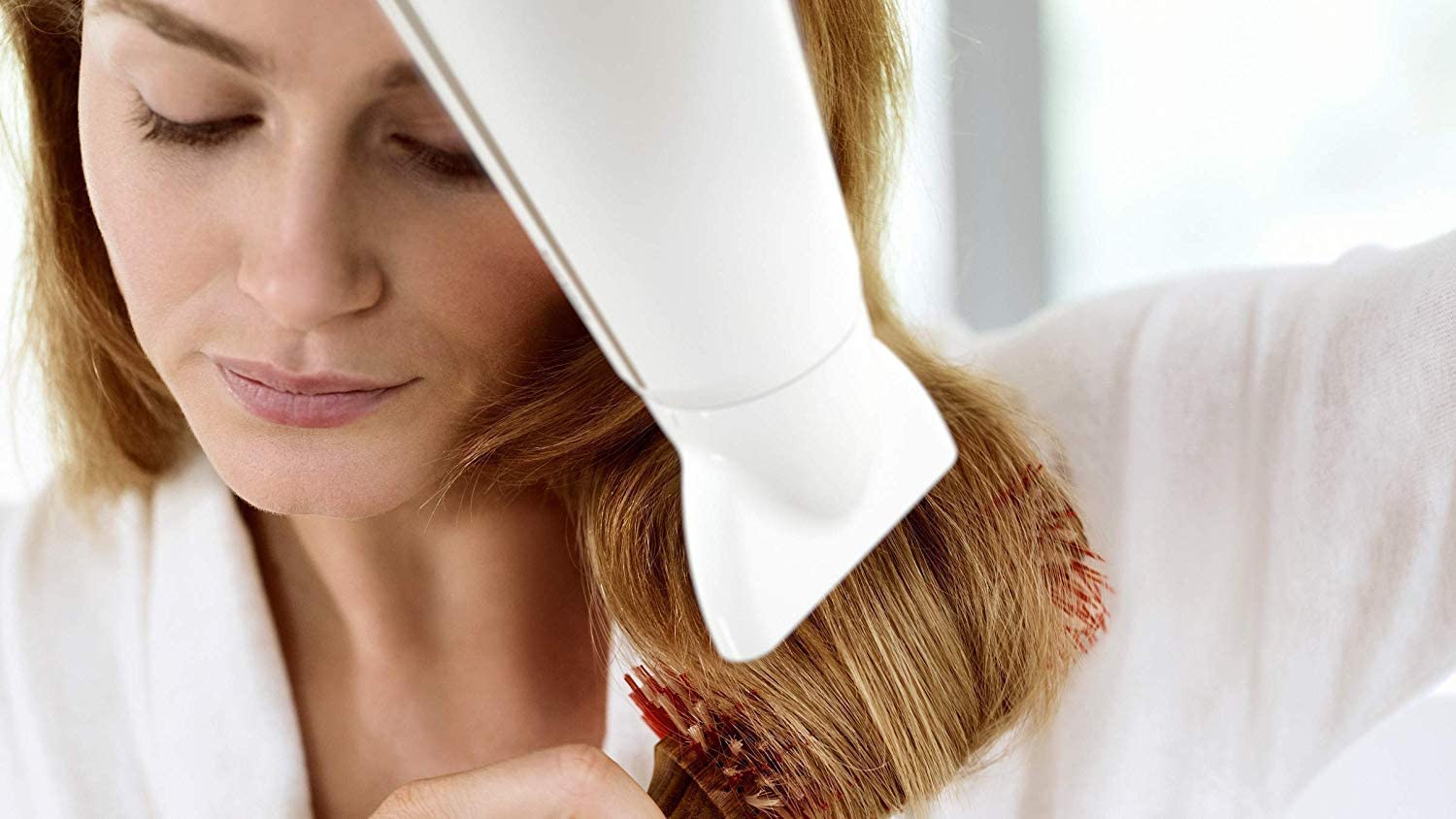 Philips tiene el secador de pelo con ionizador para suavizar el pelo más vendido de Amazon (y está de oferta)