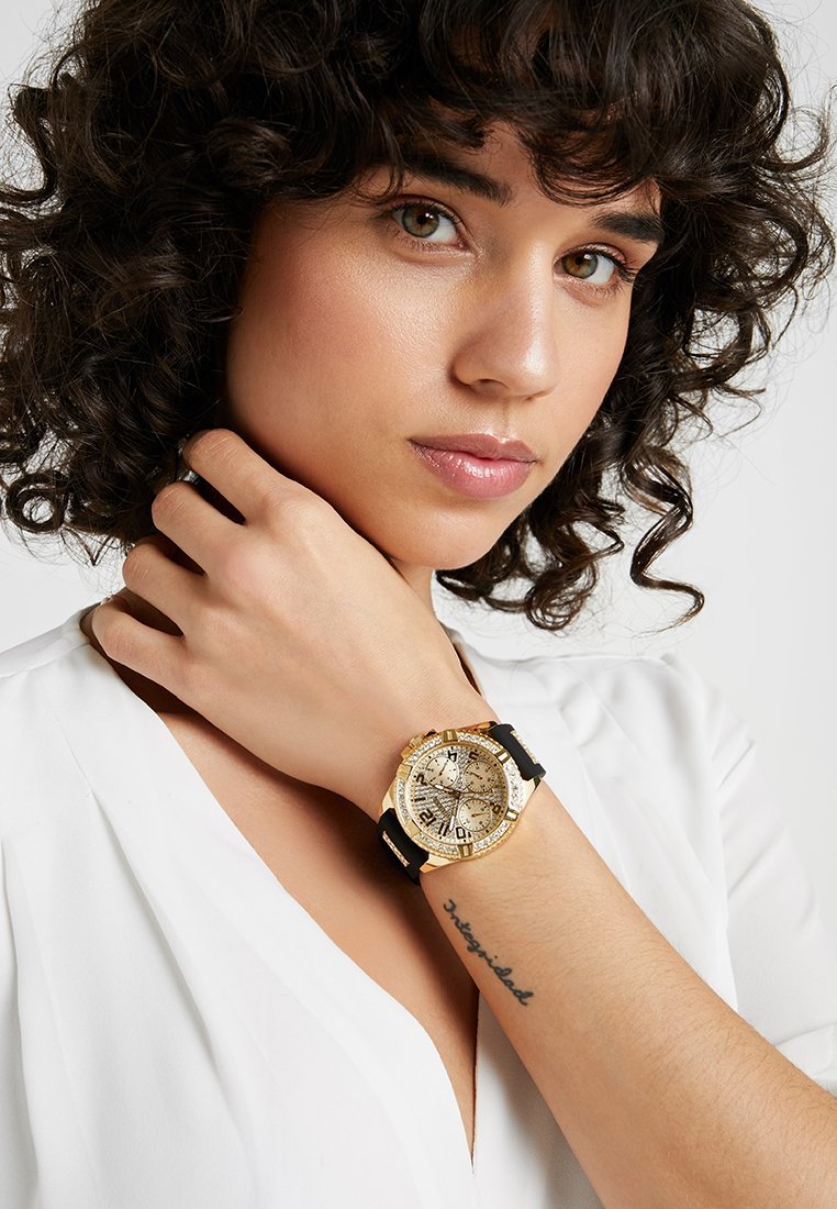 Zalando tiene un reloj Guess que parece un Rolex de diva de Hollywood: rebajado al 30%