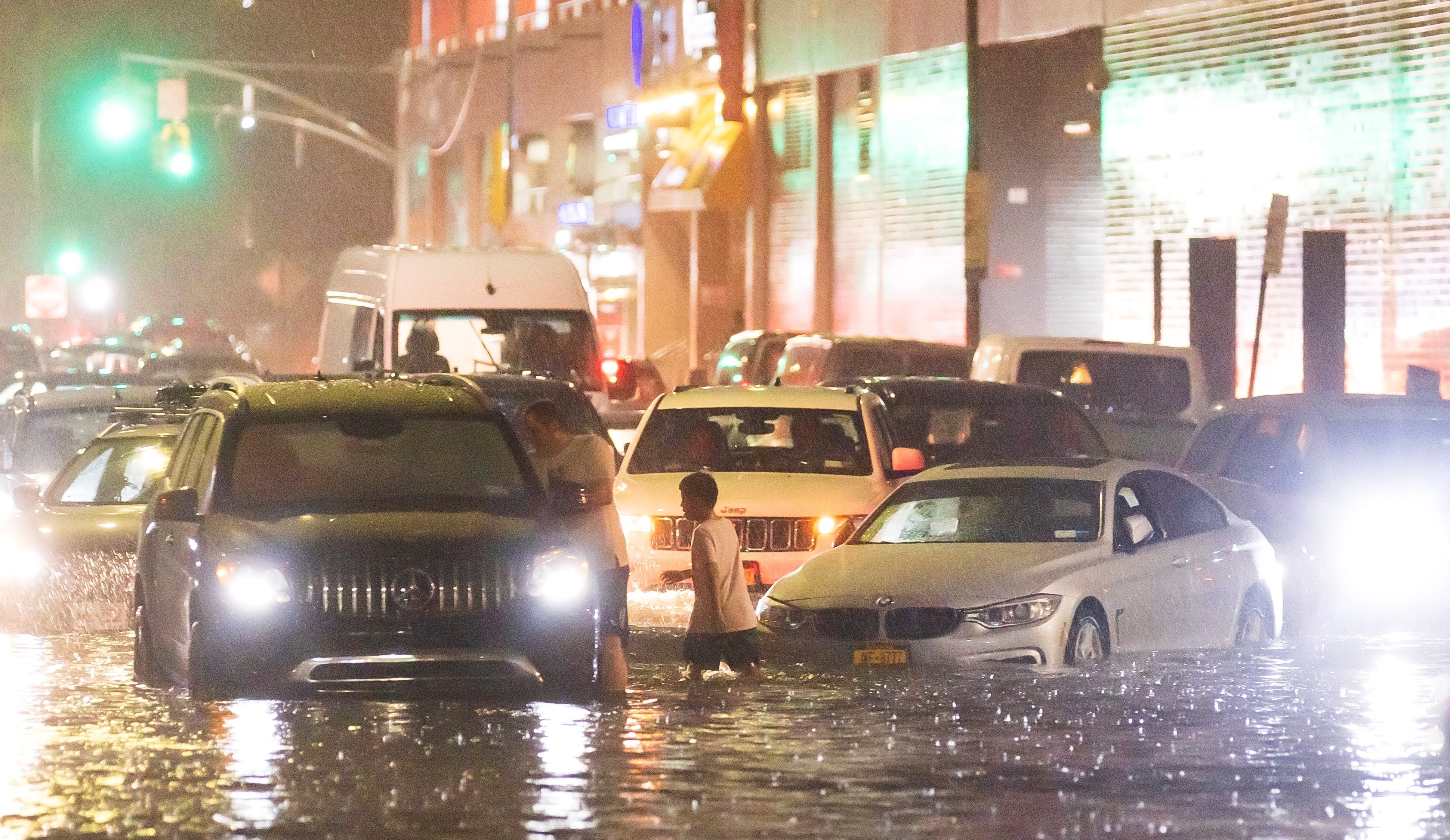 Los restos del huracán Ida sorprenden a Nueva York: calles y metro inundados