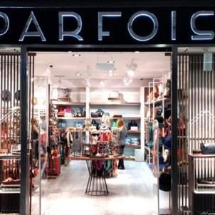 Parfois crea la sandalia denim más retro que ha pisado la firma en años