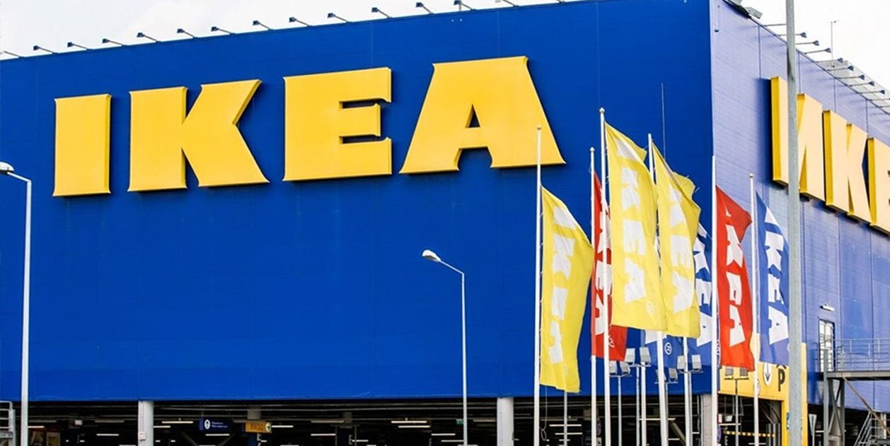 És una de les tauletes de nit més venudes d'Ikea perquè té un toc industrial a preu mínim