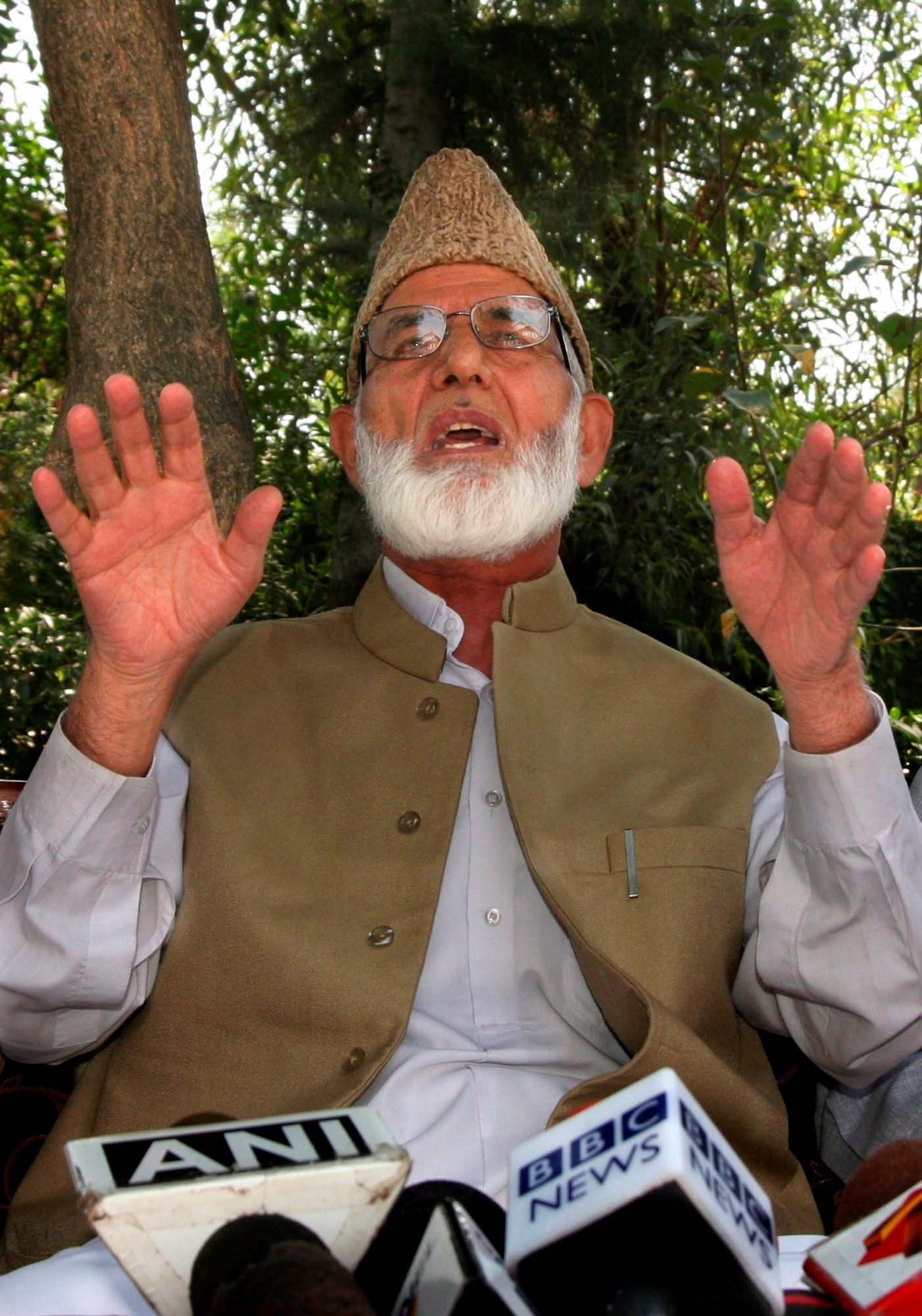 Tensión y restricciones por la muerte del máximo líder independentista de la Cachemira