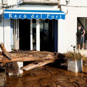 Foto de la semana Una mujer limpia los desperfectos ocasionades por las inundaciones   Efe, Quique García