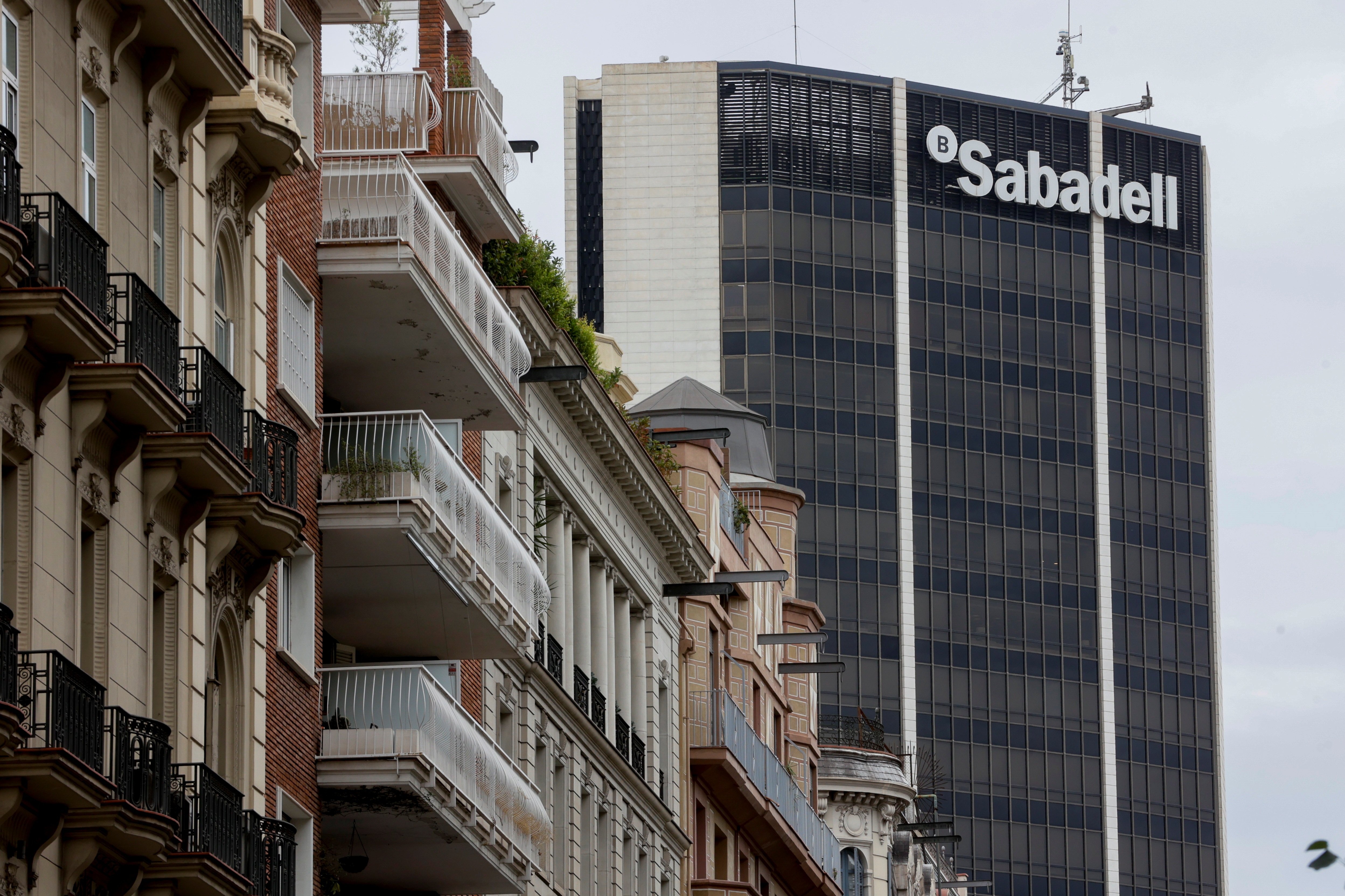 El Sabadell, disposat a rebaixar fins als 1.555 els afectats per l'ERO