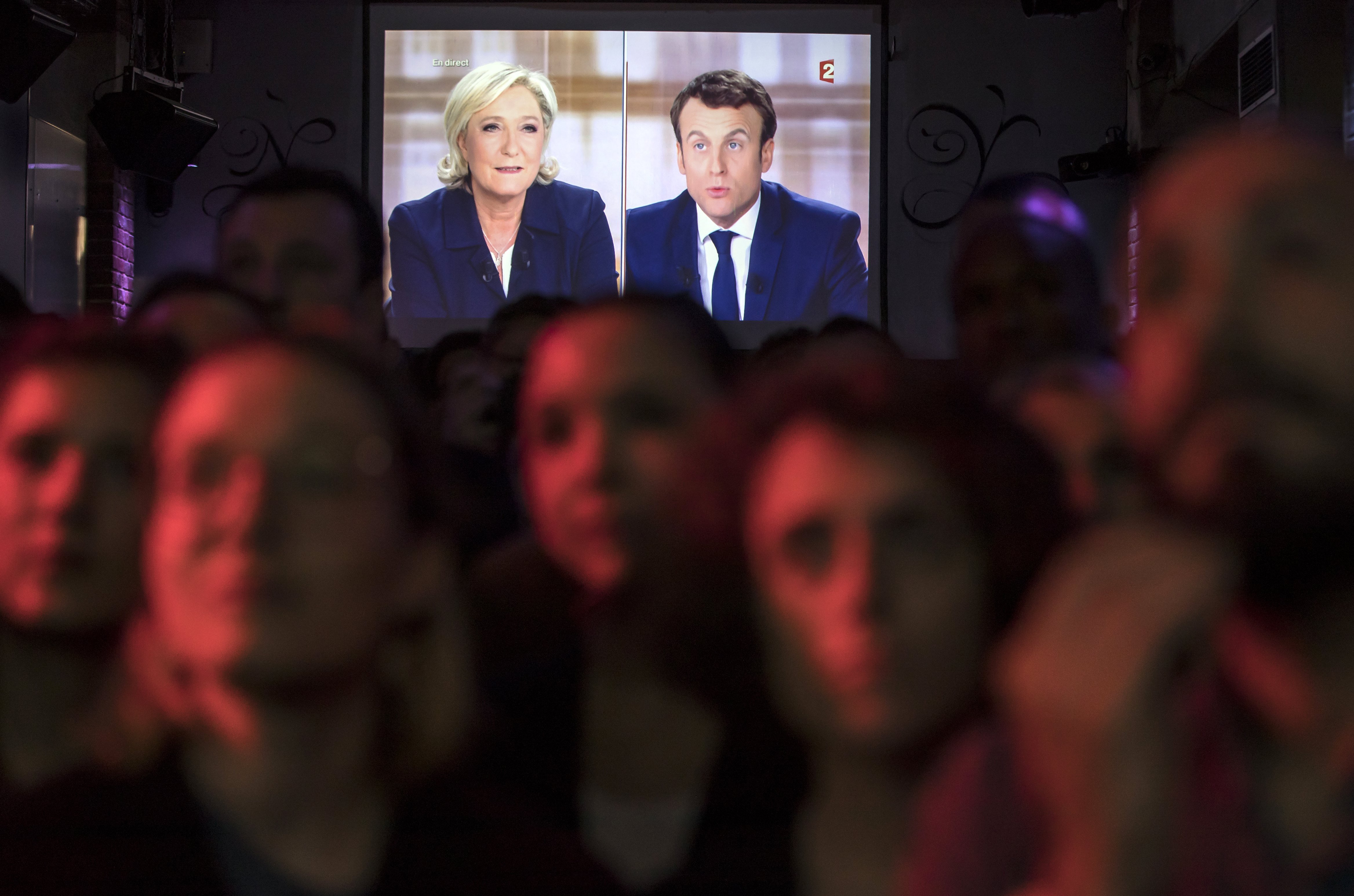 La negra que vota Le Pen i el blanc d'esquerres que tria Macron