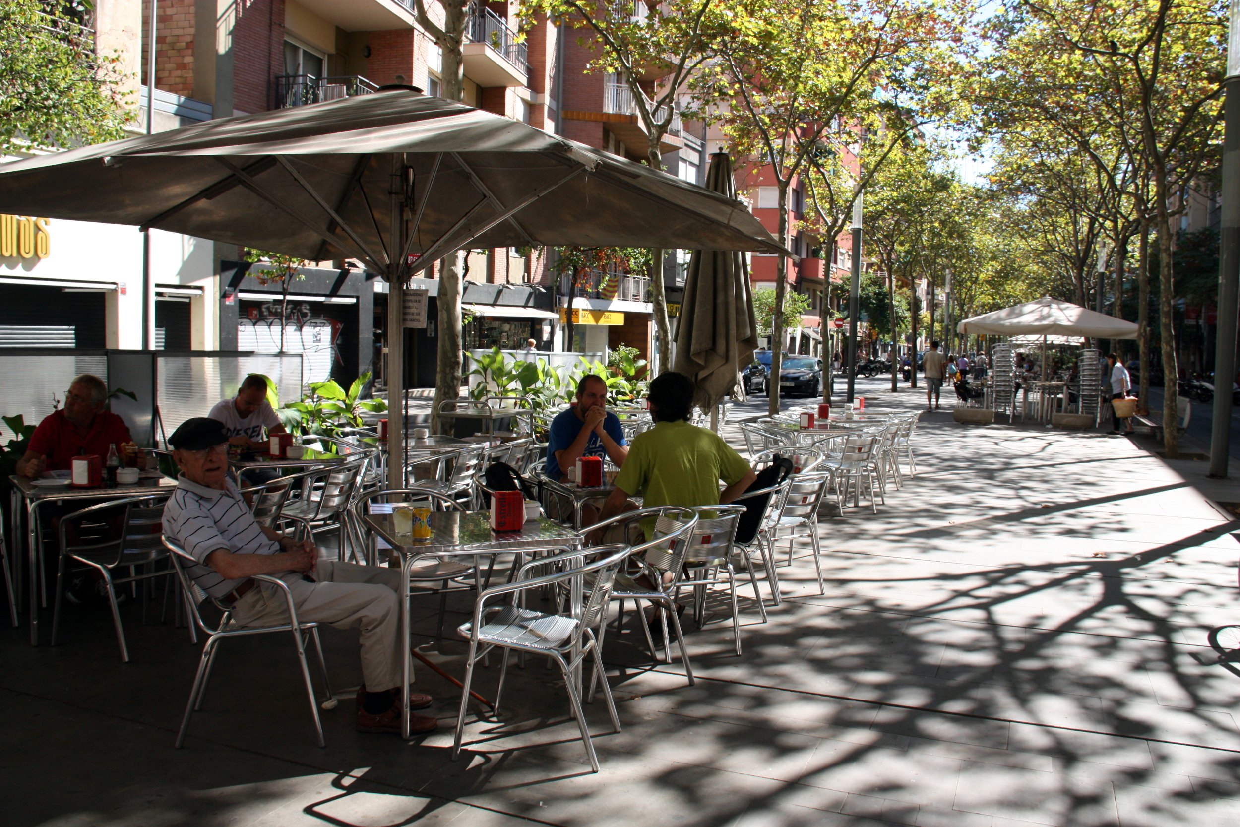 Barcelona cierra un acuerdo sobre las terrazas en verano