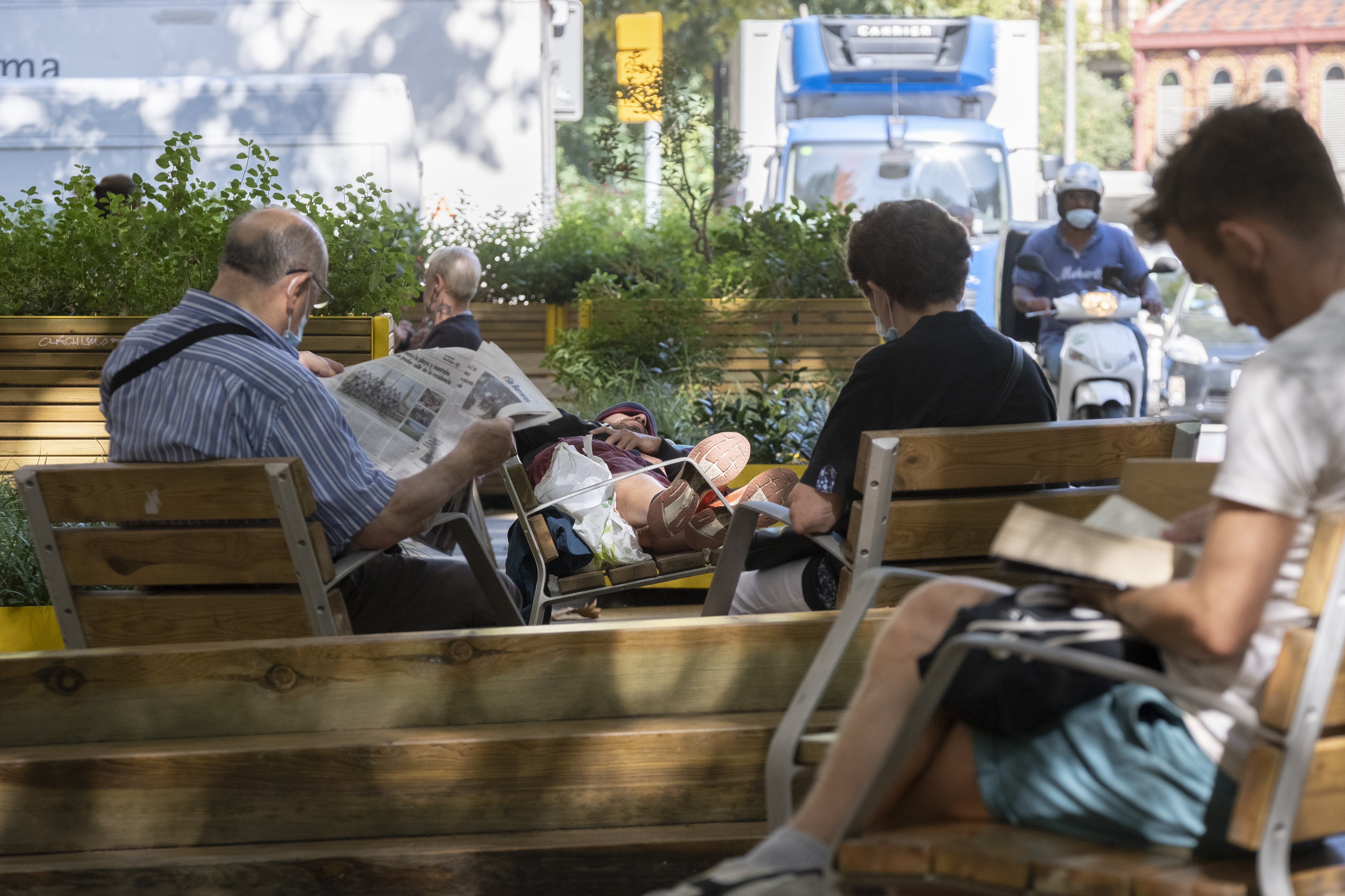 El mobiliari urbà, lloc per dormir?