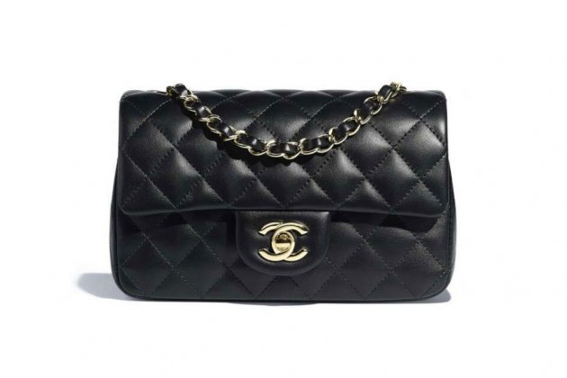 Bolso mini con solapa de Chanel