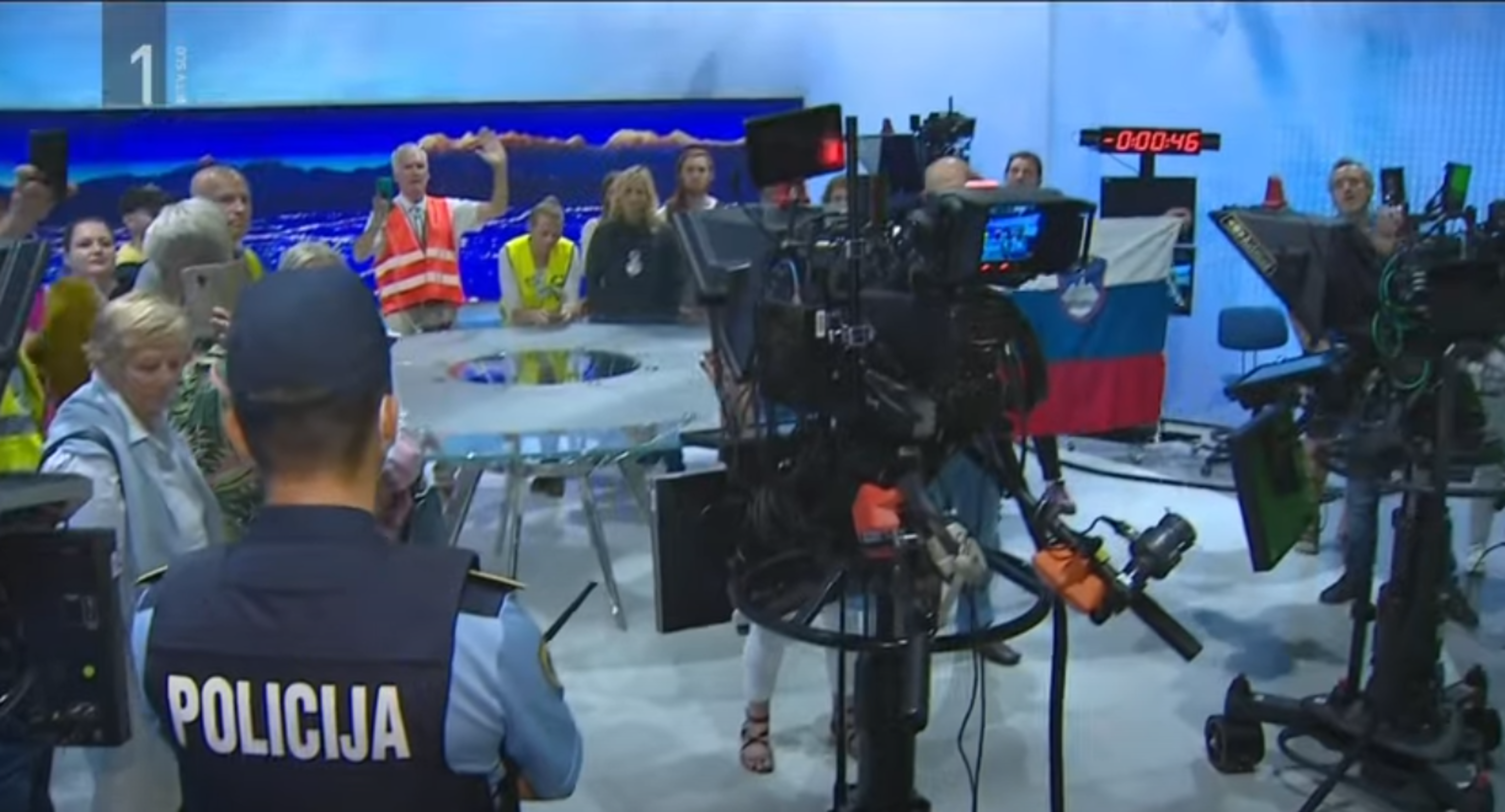 Negacionistes de la covid assalten la televisió pública d'Eslovènia