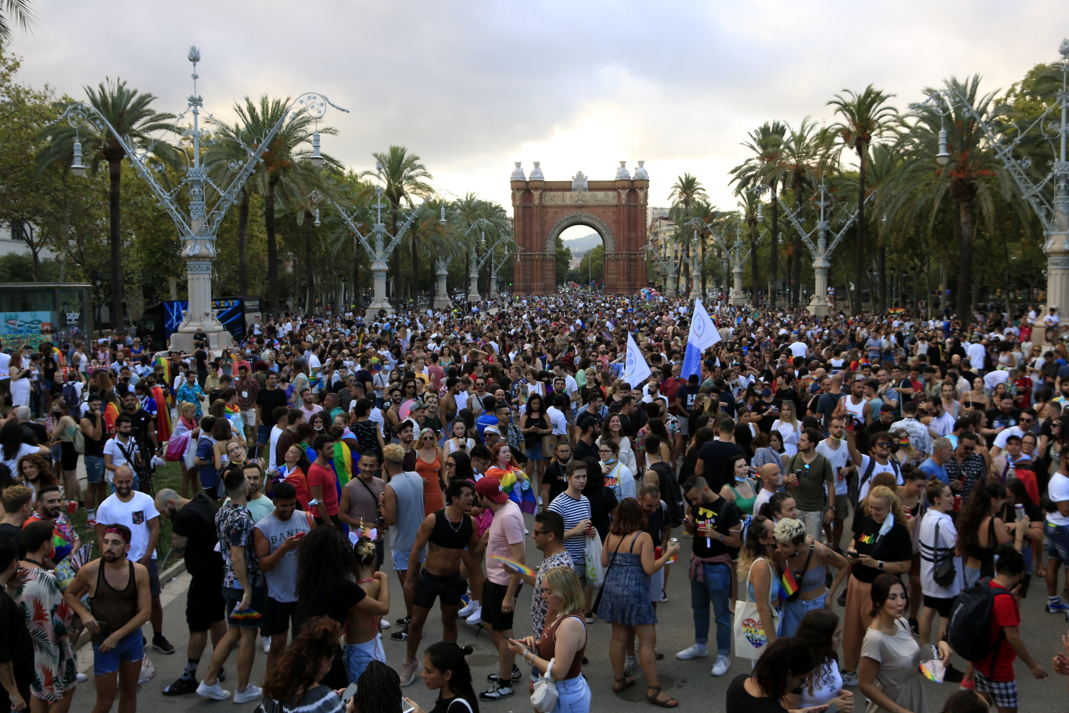 Centenars de persones es congreguen en un Pride!, contra l'estigma del VIH