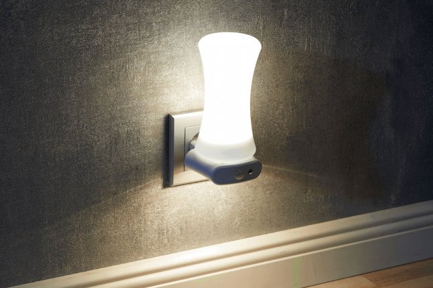 Aldi lanza una luz LED de armario con sensor de movimiento por 8,99 euros