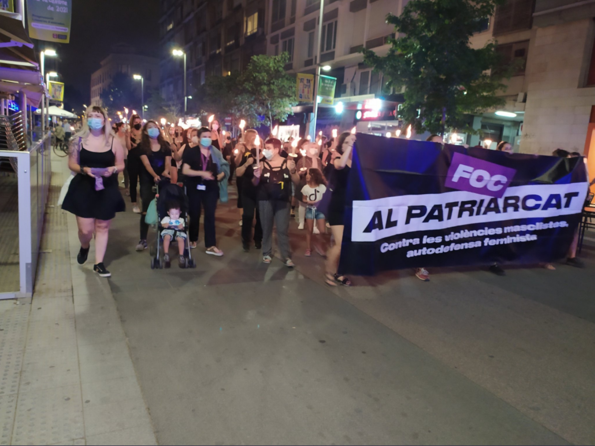Un centenar de dones es manifesten a Sabadell per l'agressió sexual