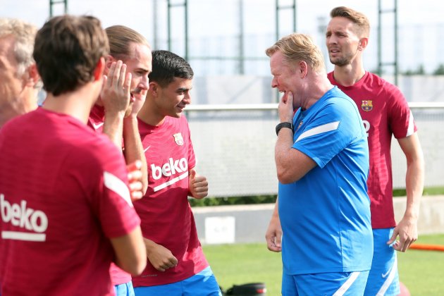 Ronald Koeman entrenament Pedri FC Barcelona @FCB