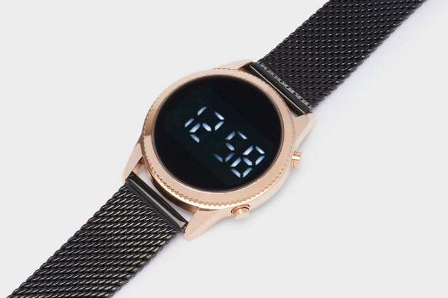 Reloj digital de Parfois con correa de acero