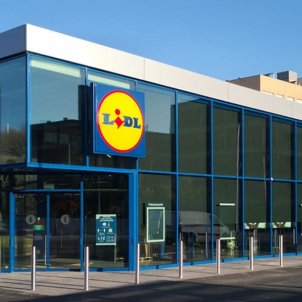 Lidl té un mini forn portàtil per fer pollastres a l'ast a casa