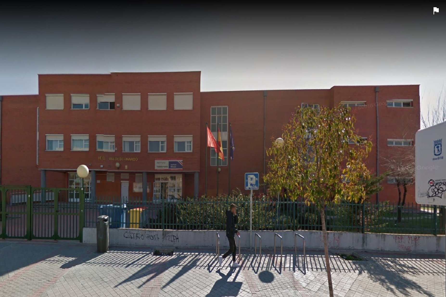Una nena apunyala un company en un institut de Madrid