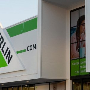El llum de sostre de bambú que Leroy Merlin té en oferta fins al 2 de febrer