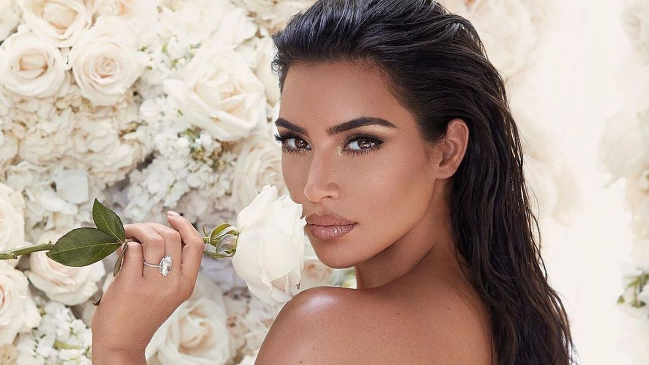 H&M converteix en 'low cost' el pijama favorit de la Kim Kardashian: luxe entre la celebrities