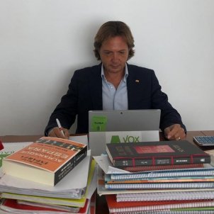 Una periodista pone a Vox en su sitio por mentir sobre el catalán