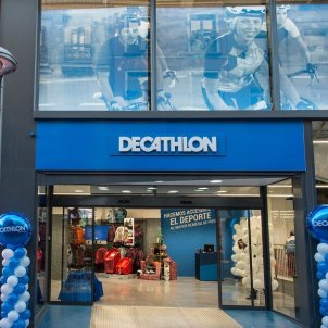 Decathlon assegura que aquest top de dona és una segona pell i serà veritat perquè s'estan inflant a vendes