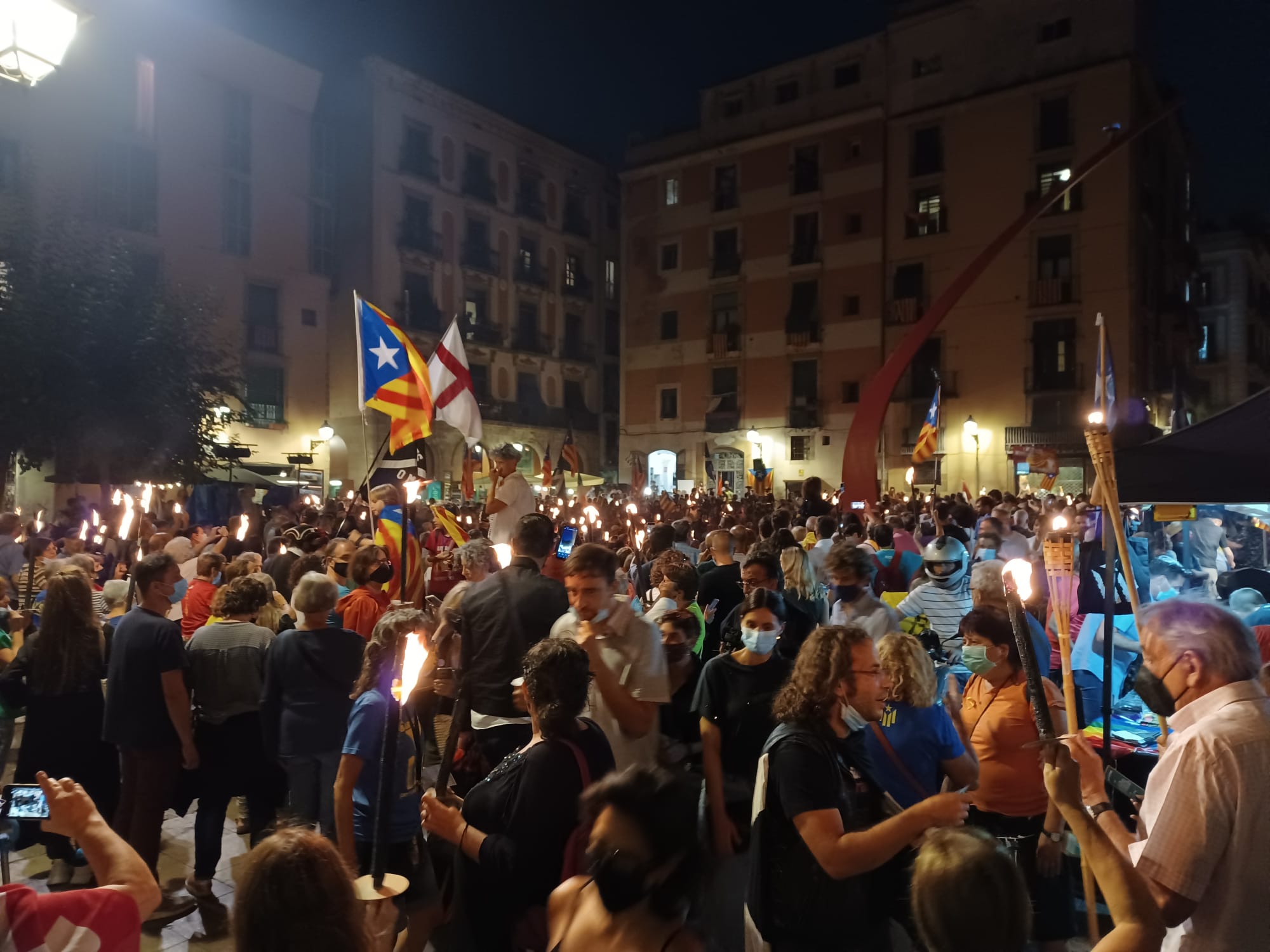 Marcha de antorchas por la independencia en el Fossar de les Moreres