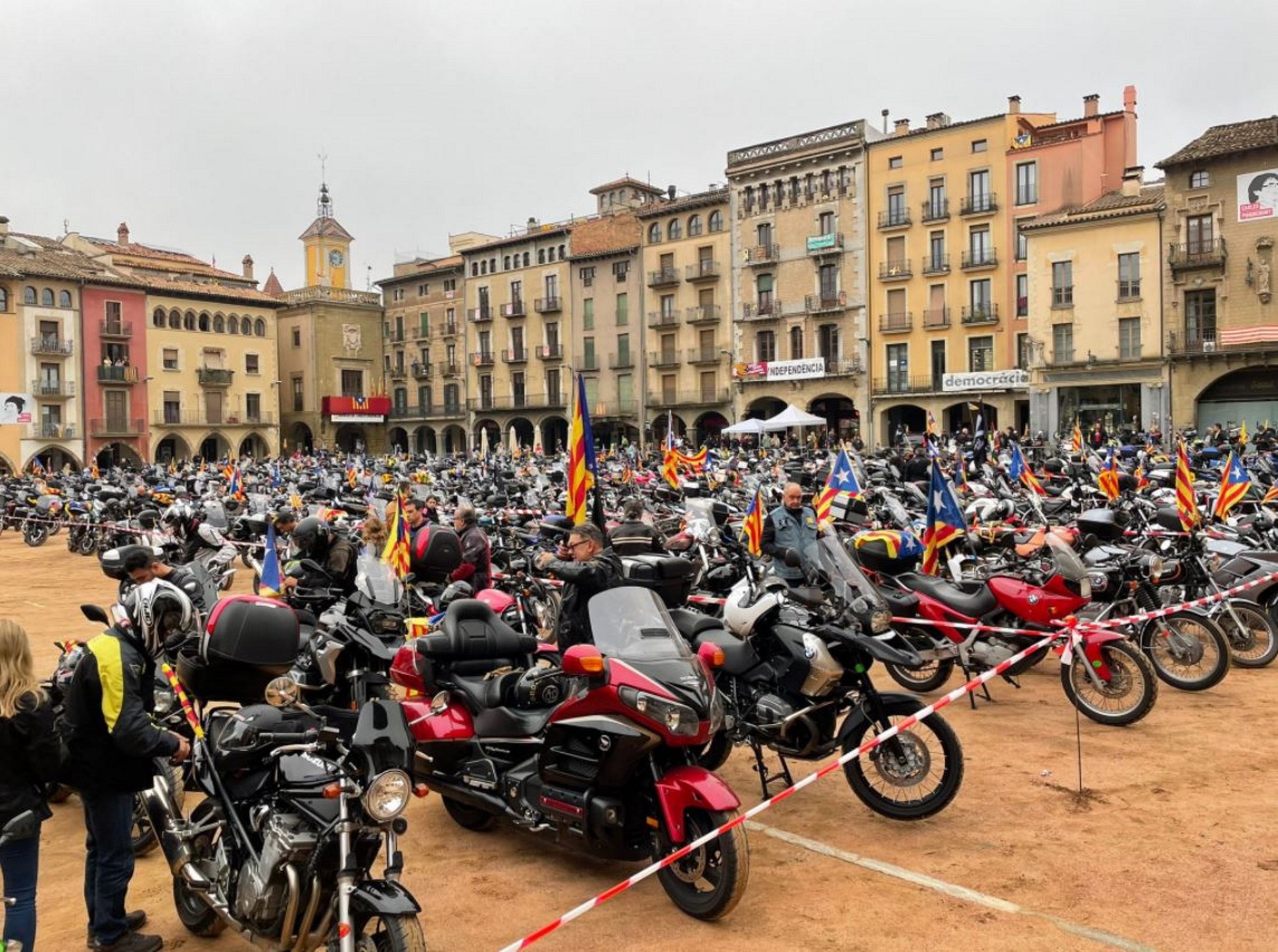 Espectacular concentración de motards independentistas en Vic