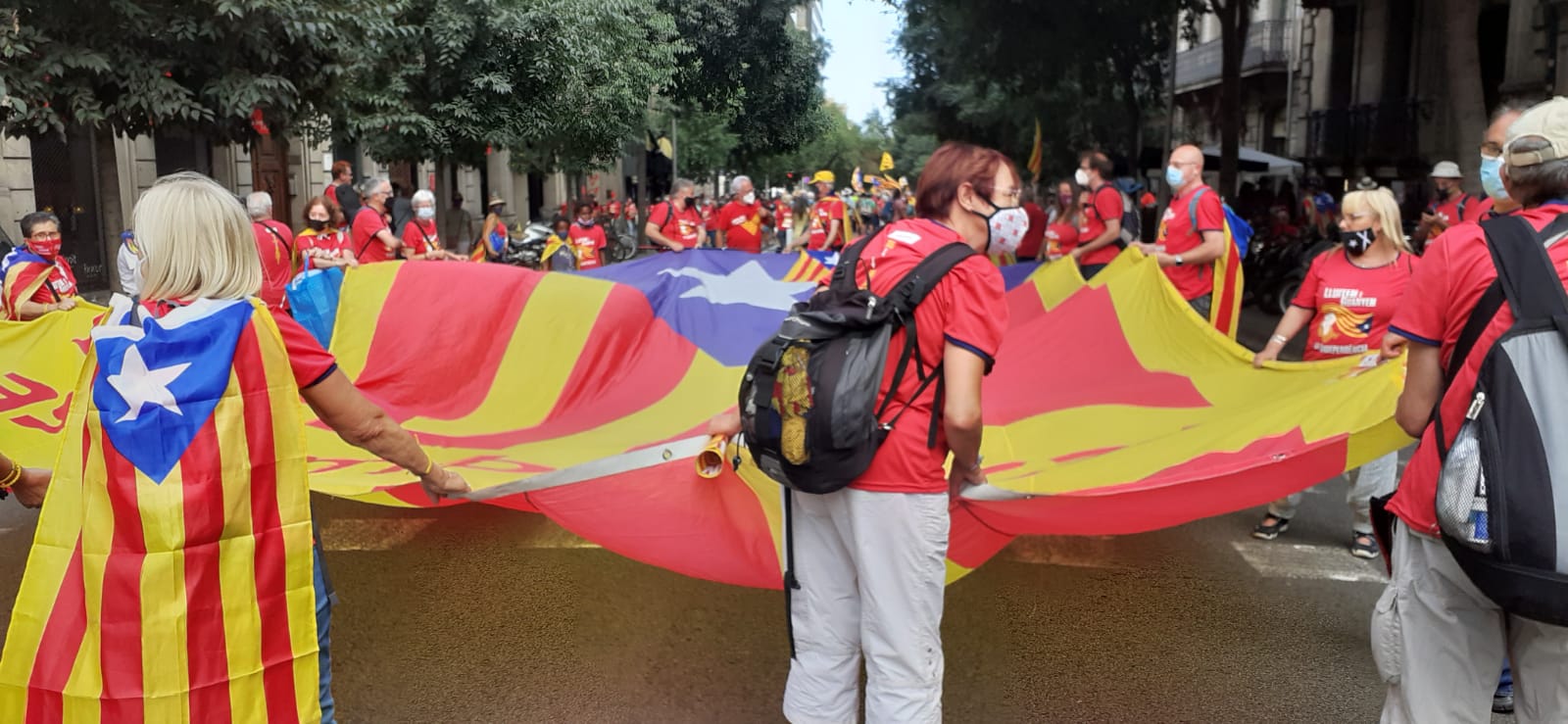 Des del carrer Pau Claris amb València, la Teresa Pahissa ens envia aquesta fotografia
