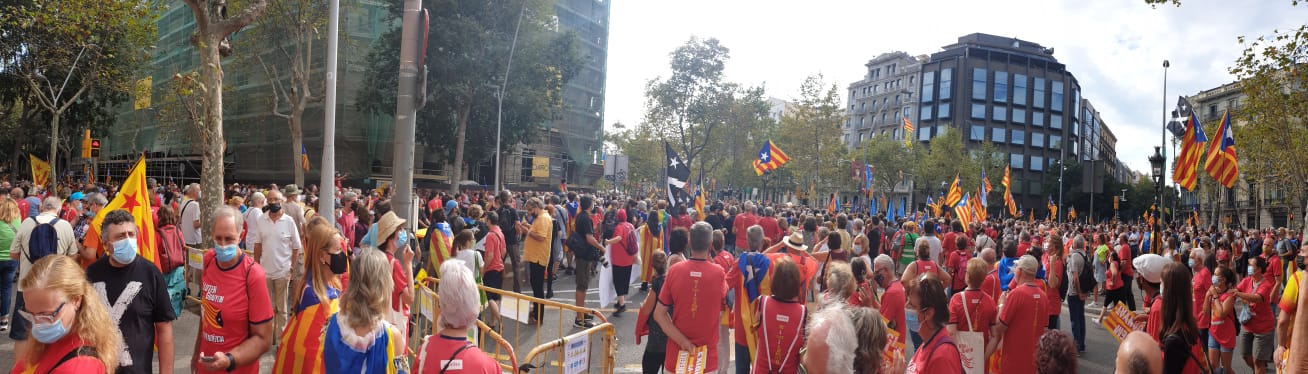 Des de Pau Claris  amb Gran Via l'Antonio Fuertes ens fa arribar aquesta imatge