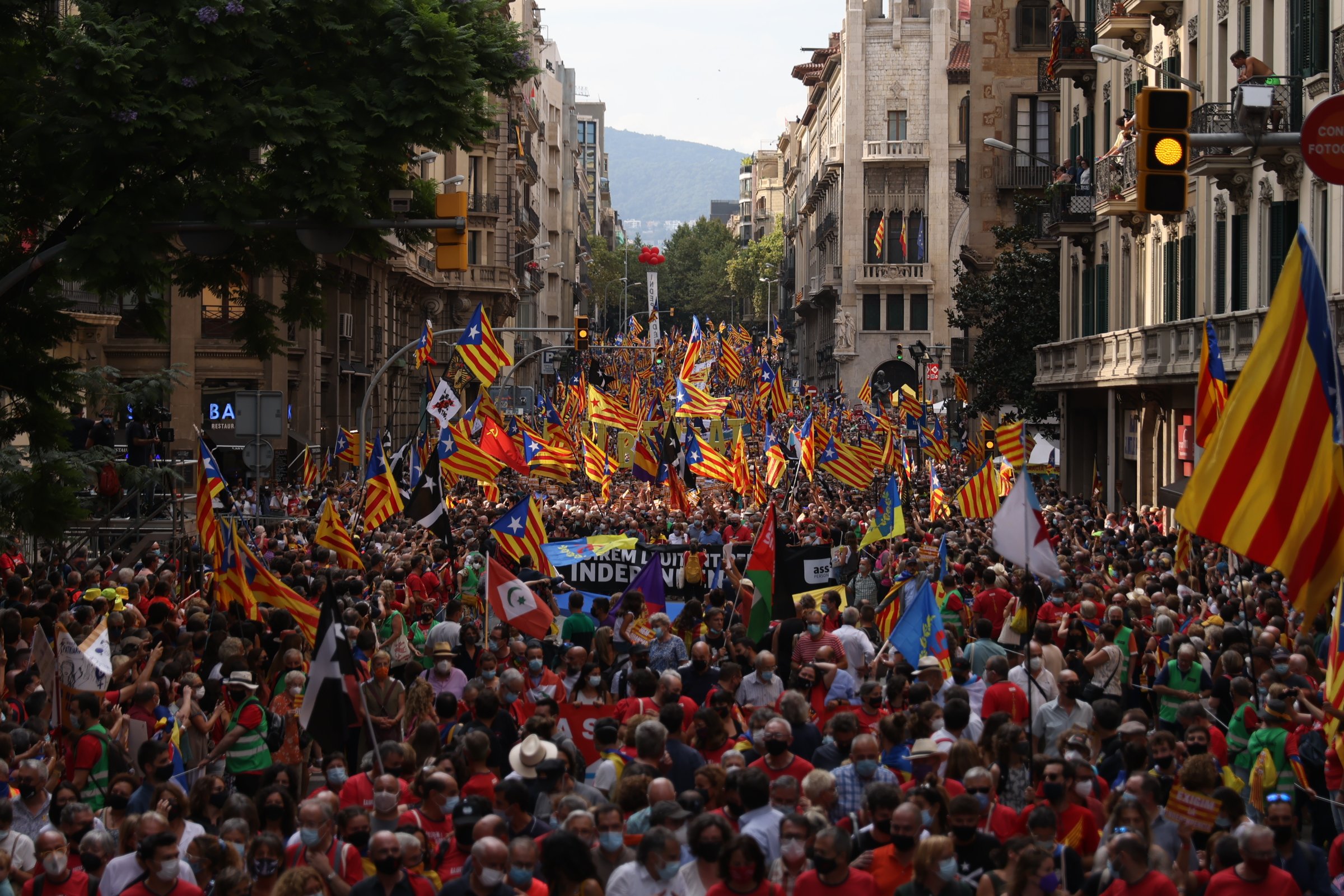 L'independentisme torna a desbordar el carrer per la Diada: 400.000 persones