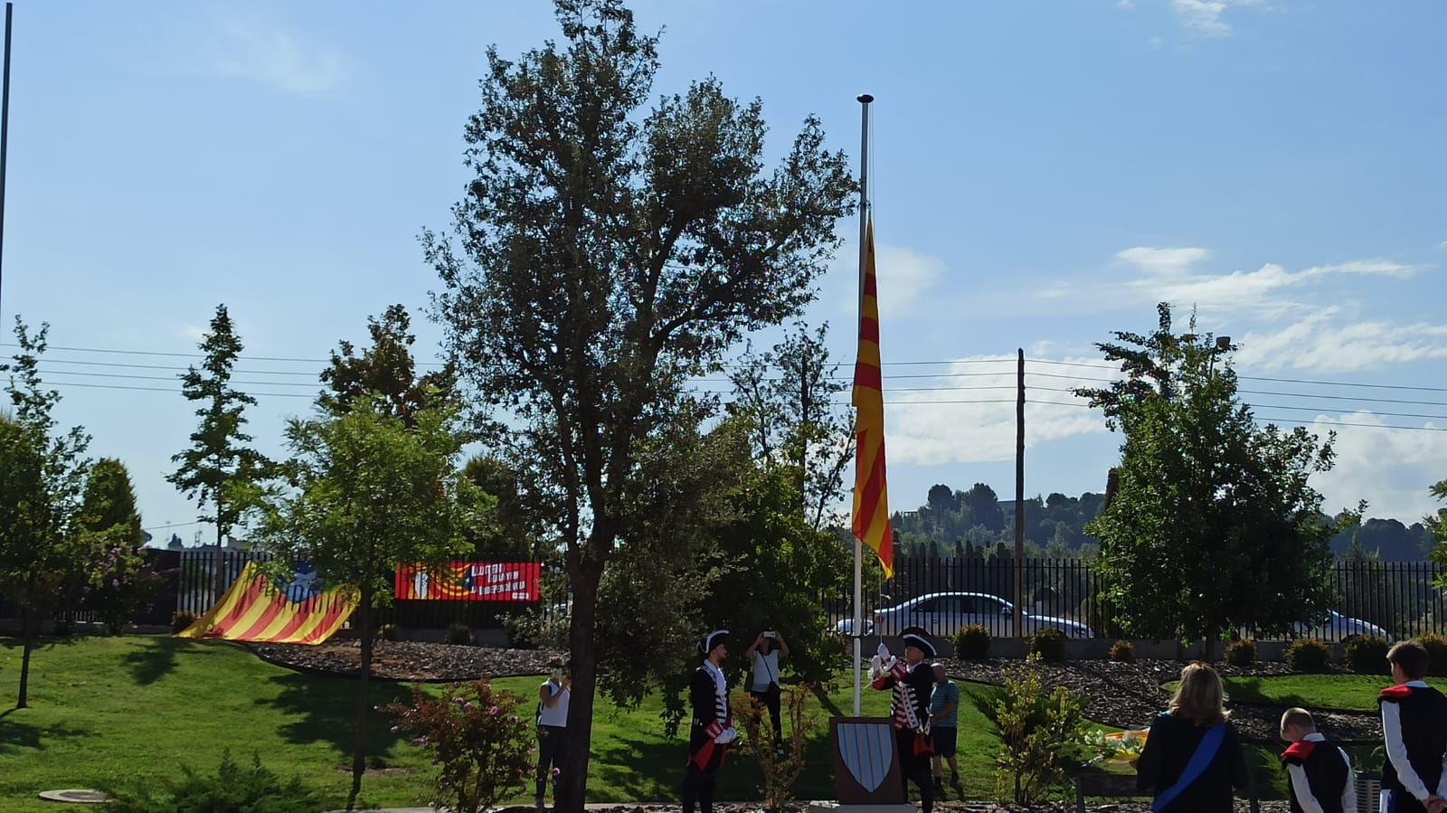 En Ricard Sentís i Esteve ens mostra com a Almacelles (Segrià) s'ha fet l'ofrena floral per la Diada