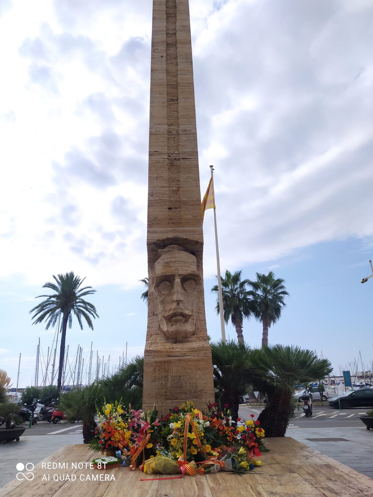 A Vilanova i la Geltrú també  han fet ofrena floral. Foto: Àlex Antonín Castellà