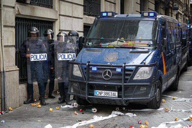 jefatura de policía, vía layetana, festividad de catalunya - Pau de la Calle