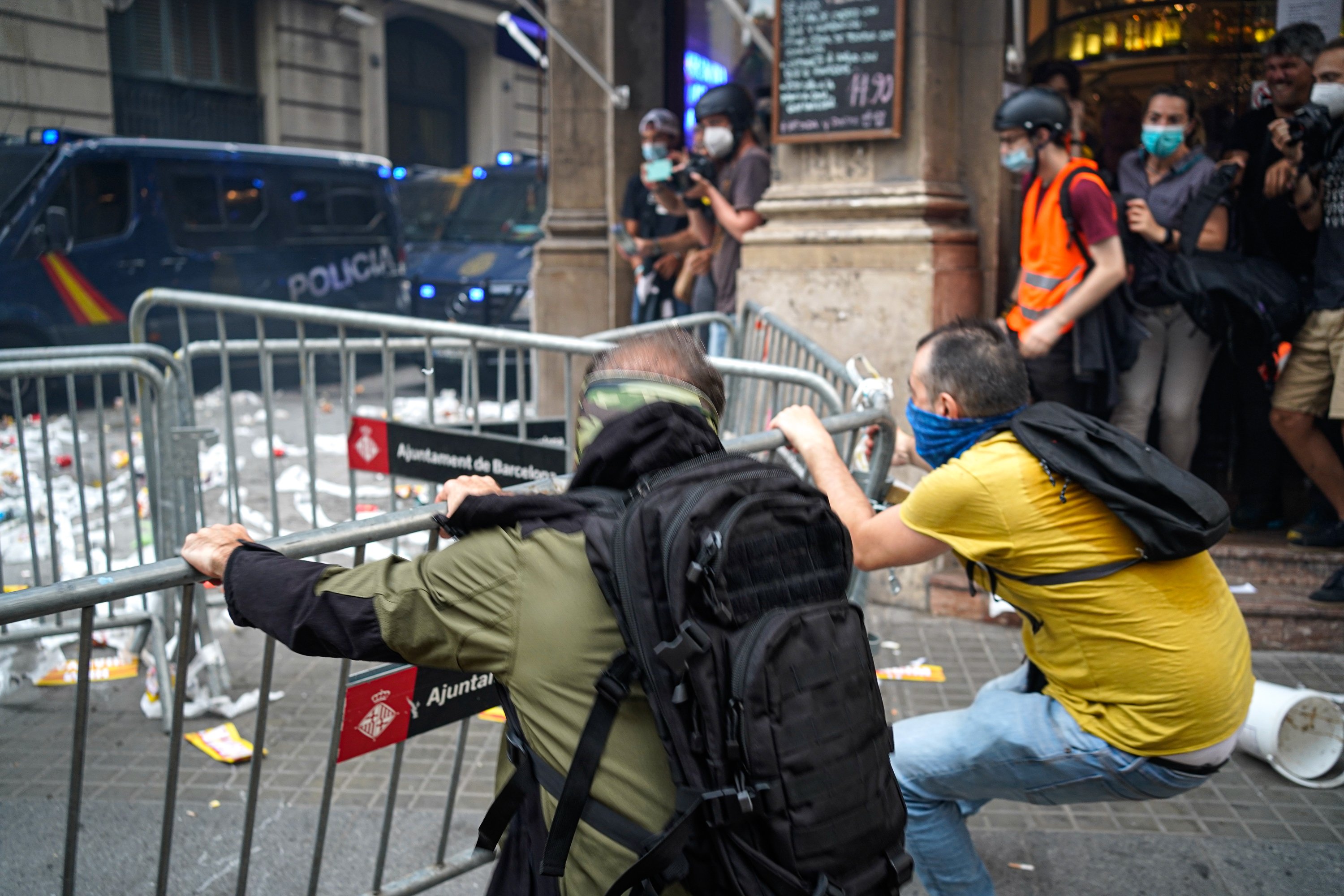 jefatura de policía festividad de catalunya - Pau de la Calle