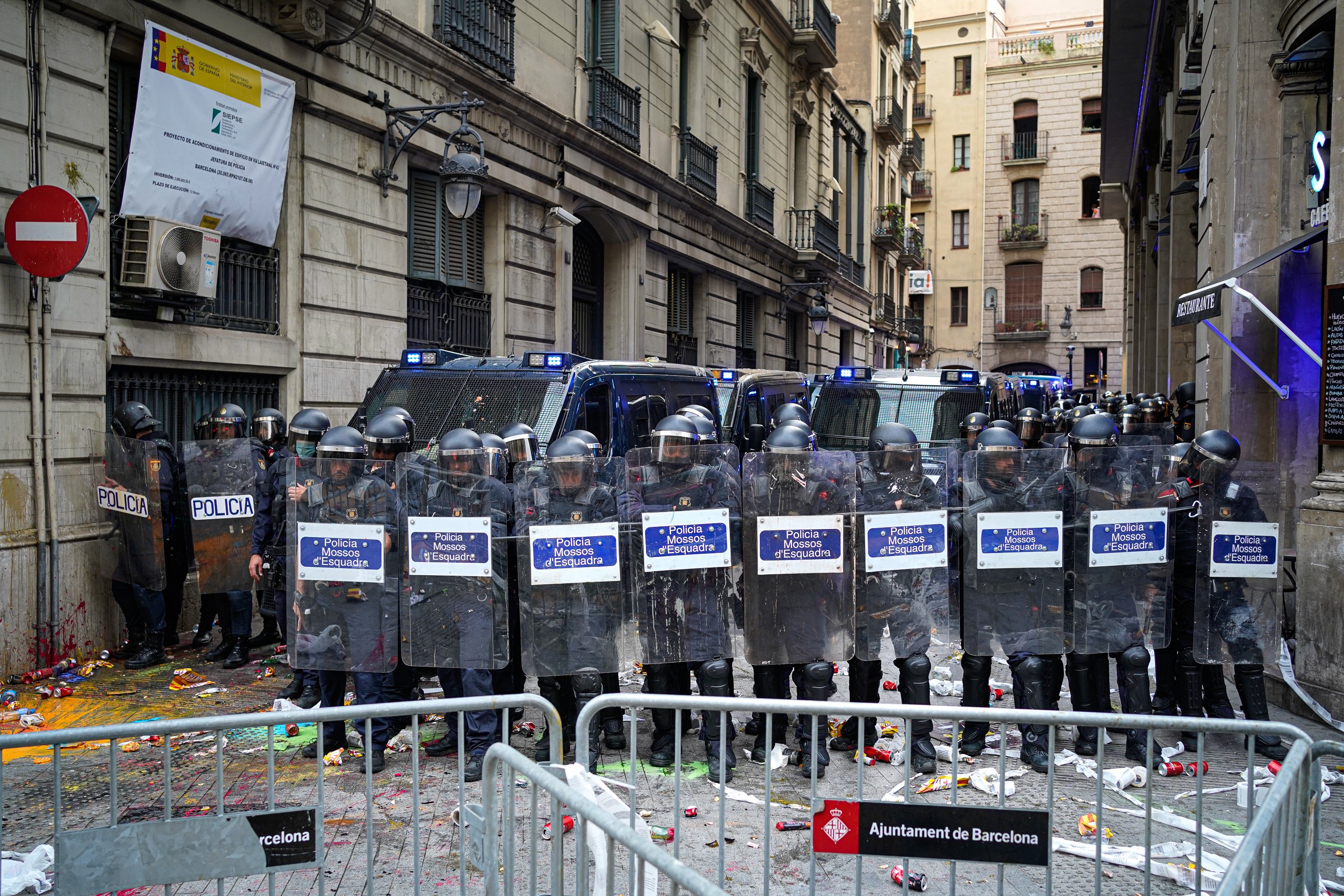 jefatura de policía festividad de catalunya formación - Pau de la Calle