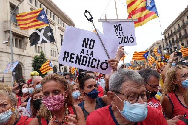 festividad de catalunya Elisenda PAluzié, Jordi Cuixart y ambiente - Sergi Alcàzar