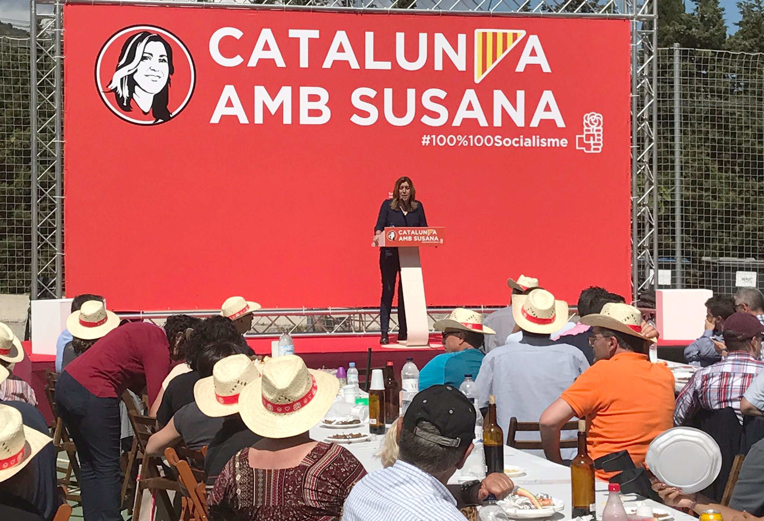 Susana Díaz guanya a Cànoves amb unes 'migas'